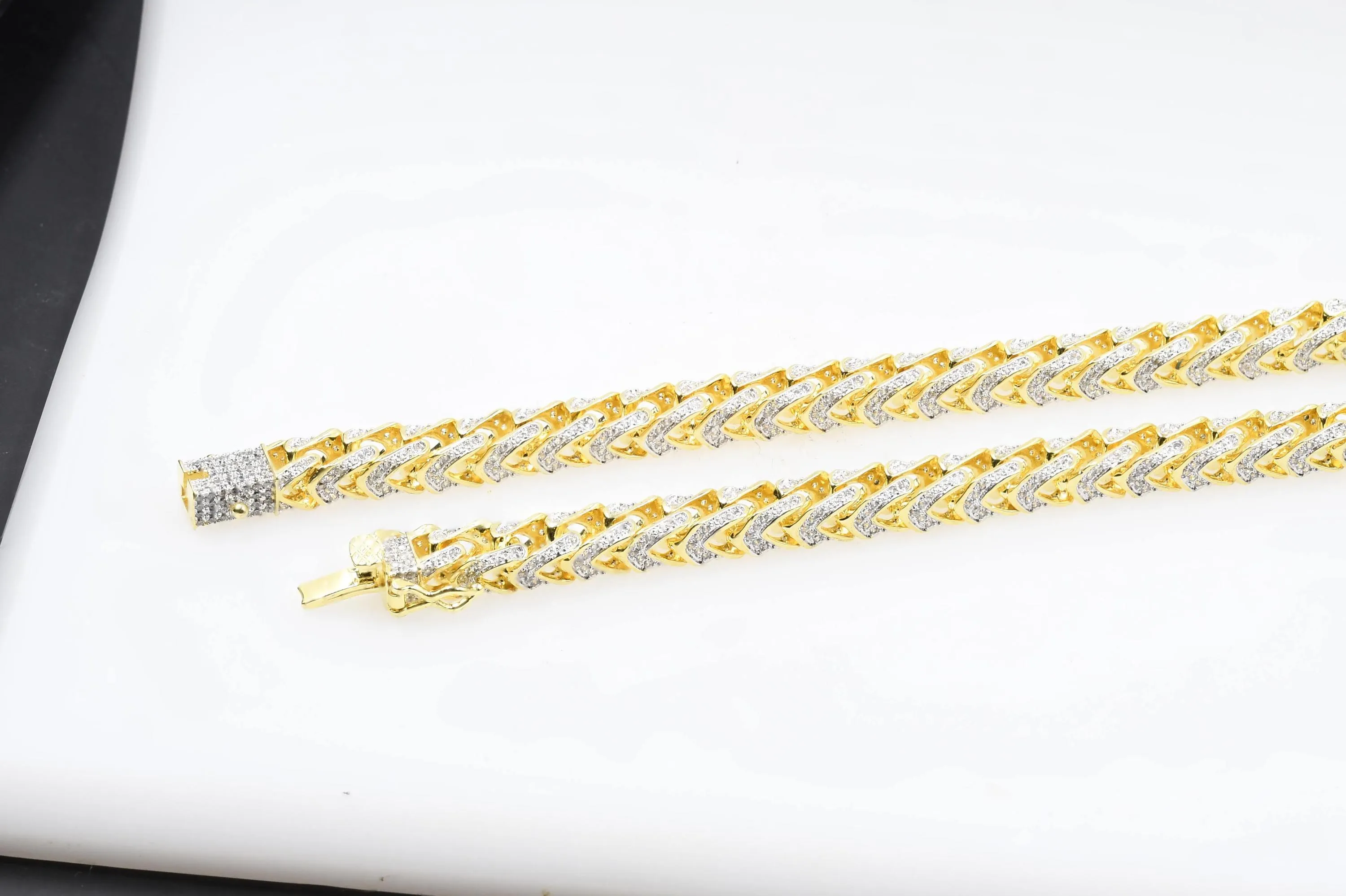 Effervescent CZ Chain