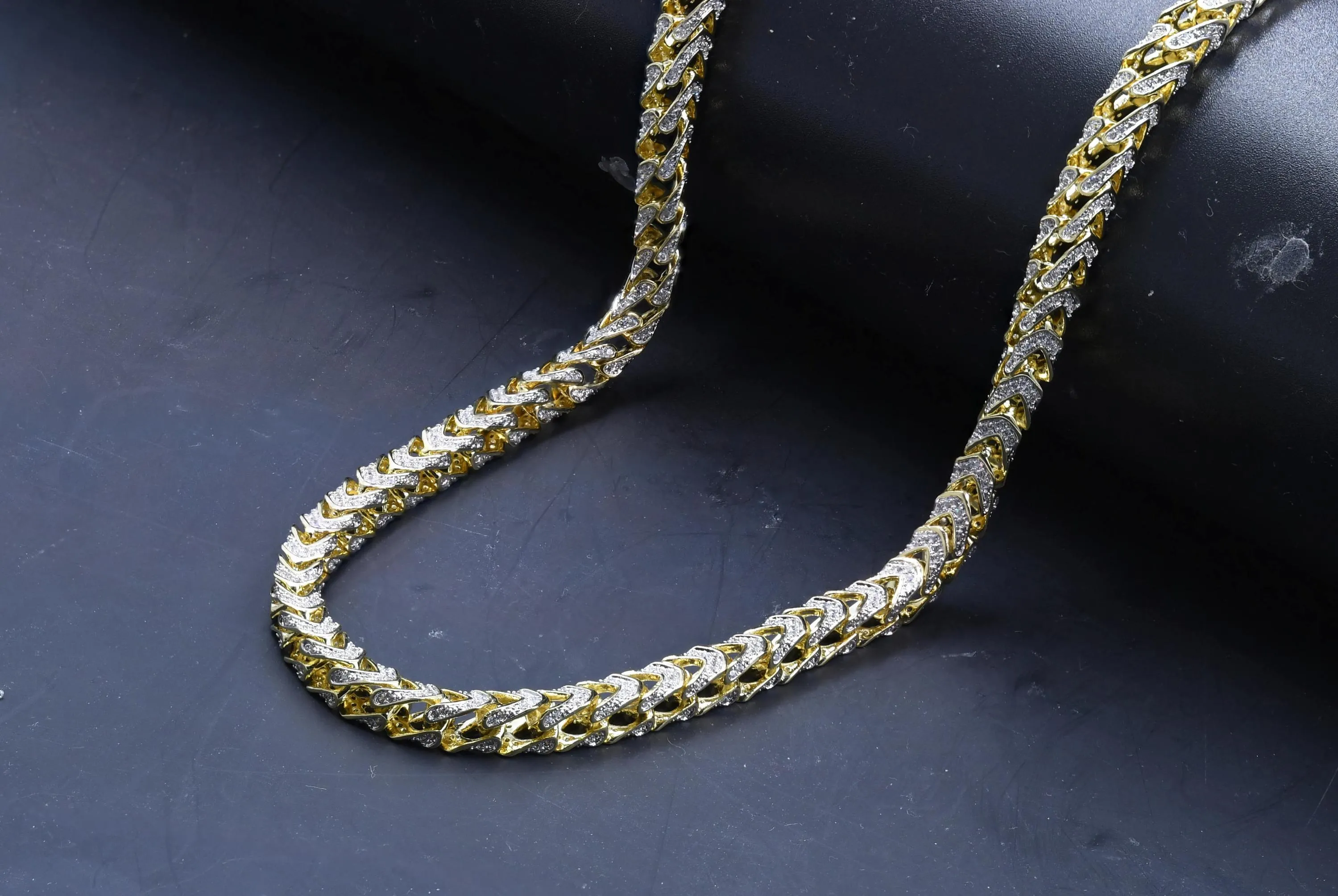 Effervescent CZ Chain