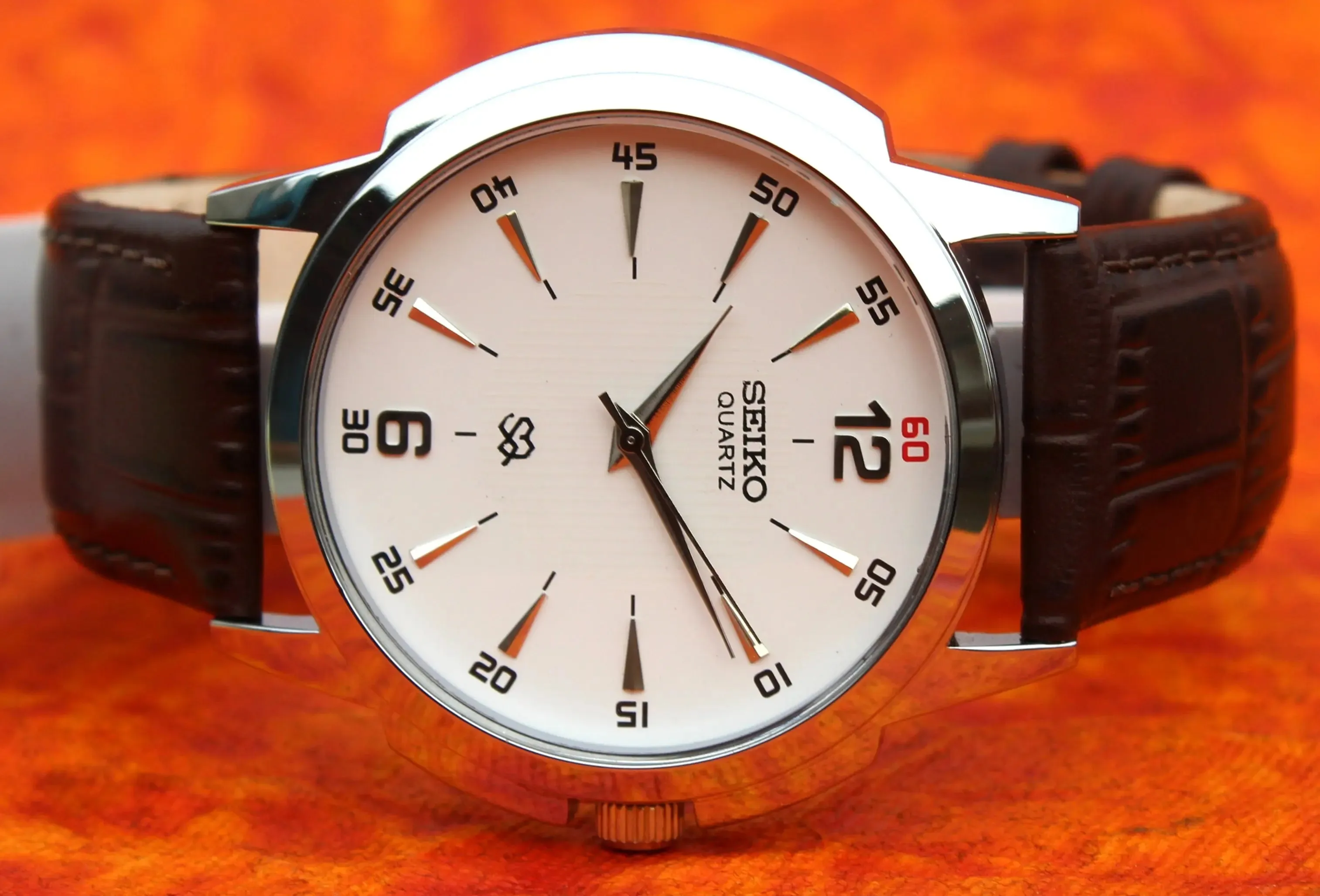Seiko Quartz Japan Made Stainless Steel Case White Dial Faux Leather Strap Wristwatch