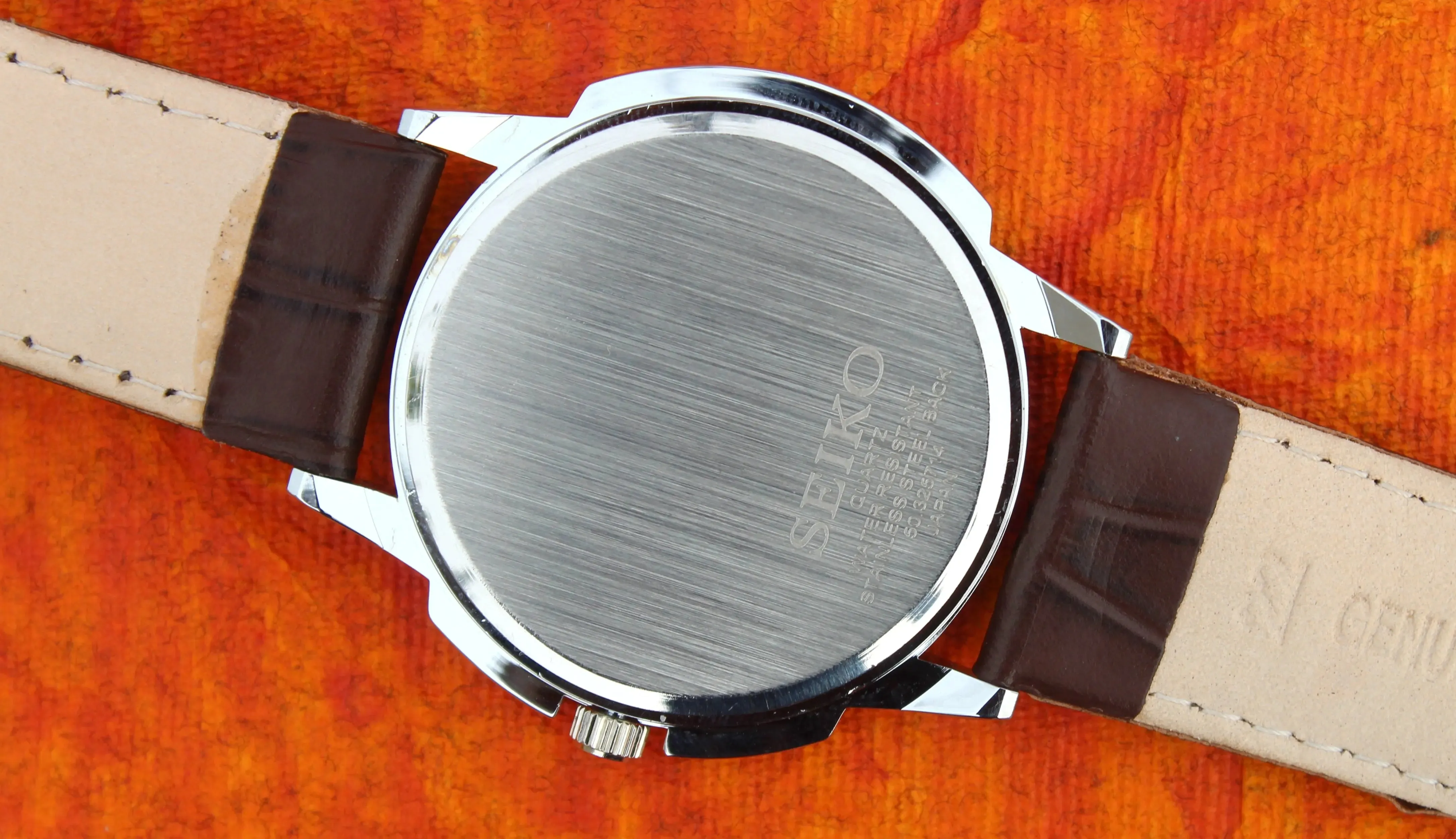 Seiko Quartz Japan Made Stainless Steel Case White Dial Faux Leather Strap Wristwatch