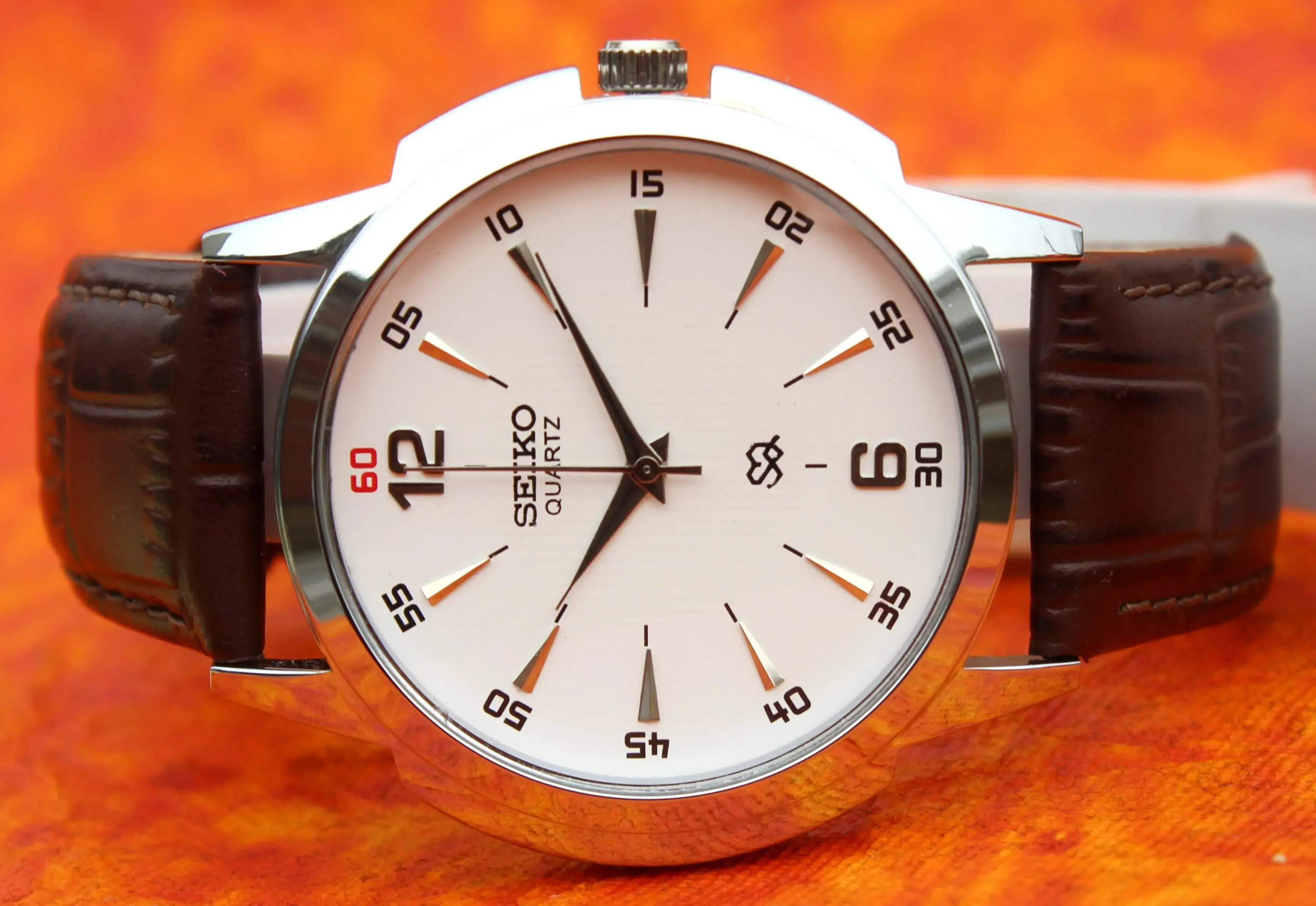 Seiko Quartz Japan Made Stainless Steel Case White Dial Faux Leather Strap Wristwatch